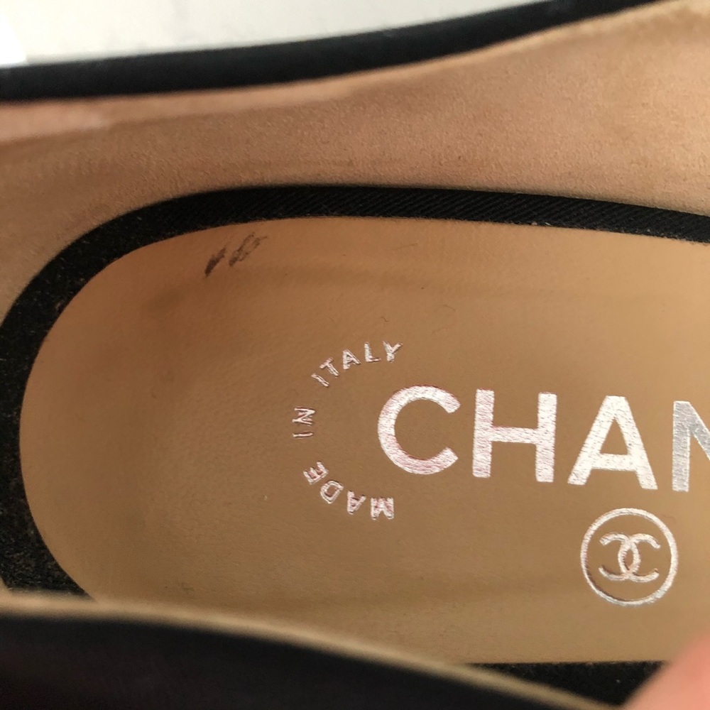 CHANEL satin pearl embellished CC heel pumps - Picture 7 of 7